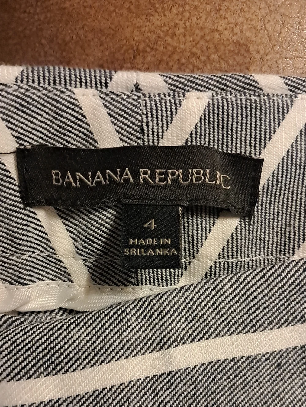 Banana Republic Navy and White Linen/Cotron Blend Striped Wide Leg Cropped Pants